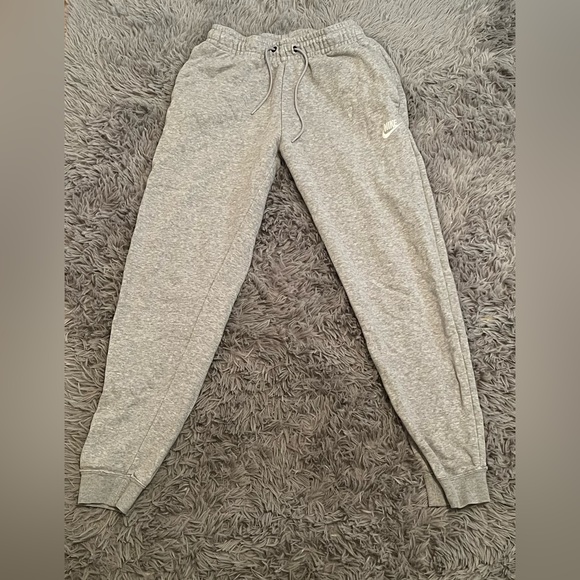 Grey nike sweatpants // small - Picture 1 of 5